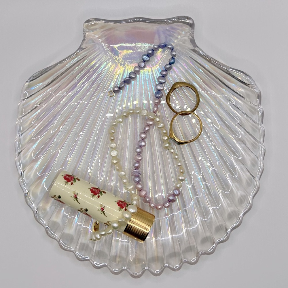 Iridescent Clam Catchall